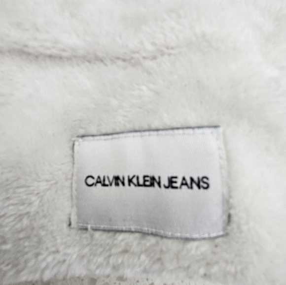 4 For $20! Calvin Klein extra soft hoodie - Picture 3 of 3